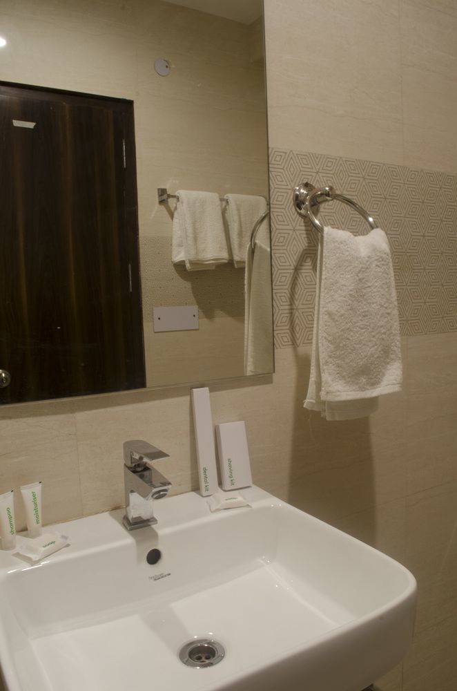 Hotel O Lakshya New Delhi Exterior photo